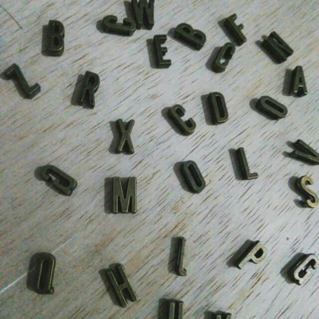 TAMBAH HURUF UNTUK GELANG INISIAL/NAMA (HANYA HURUF)