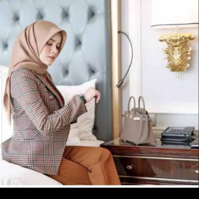 Olla square almondine by buttonscarves