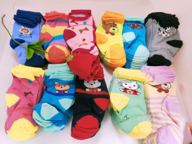 Kaus kaki kartun anak-anak meregang