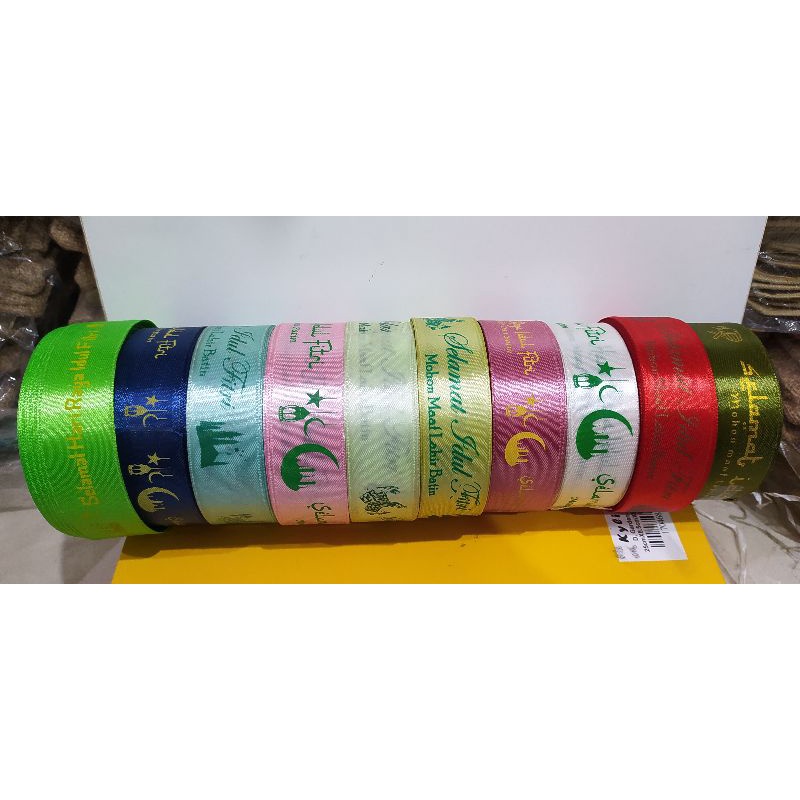 

pita satin lebaran ukuran 1 in 2.5cm isi satu rol