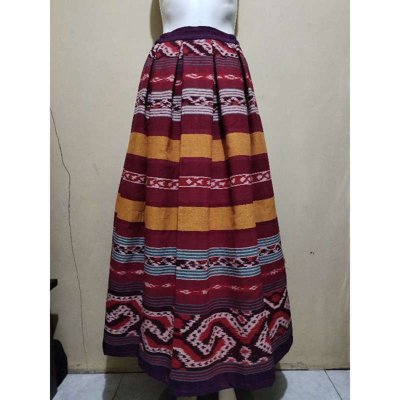 ROK PANJANG TENUN MOTIF TORAJA