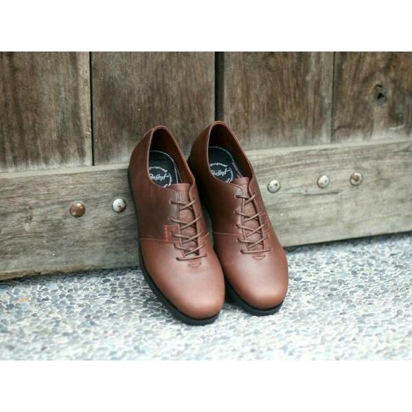 sepatu bradleys houbis low brown