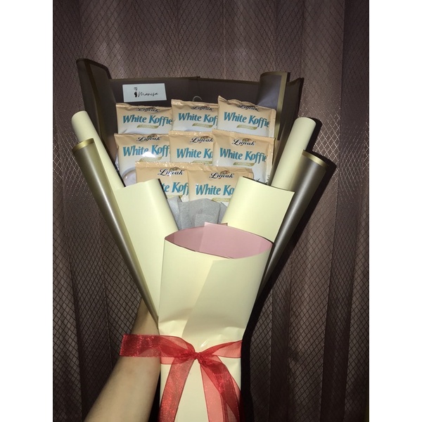 

Snack Bouquet [Buket Snack, Buket Uang, Buket Boneka Wisuda, Chocolate Bouquet]