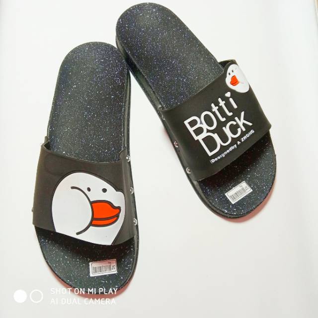 Sandal botti duck karet timbul sol hitam