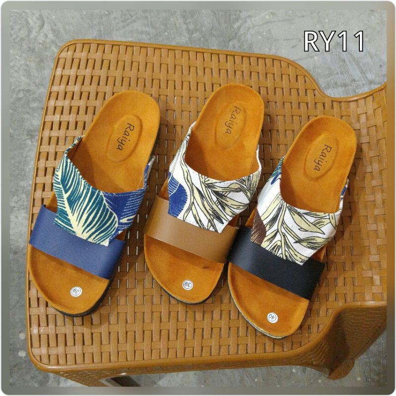 OBRAL CUCI GUDANG AKHIR TAHUN BORNEO RY5 dan RY11 SENDAL  BIRKEN  BY XAVYERA MOTIF RUMBAI