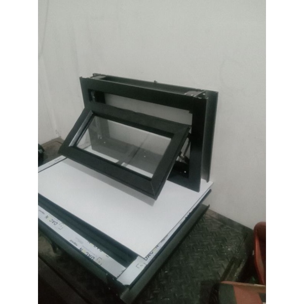 jendela aluminium 30x50 sirkulasi udara,kamar mandi kamar tidur ,ventilasi lubang angin,free palet