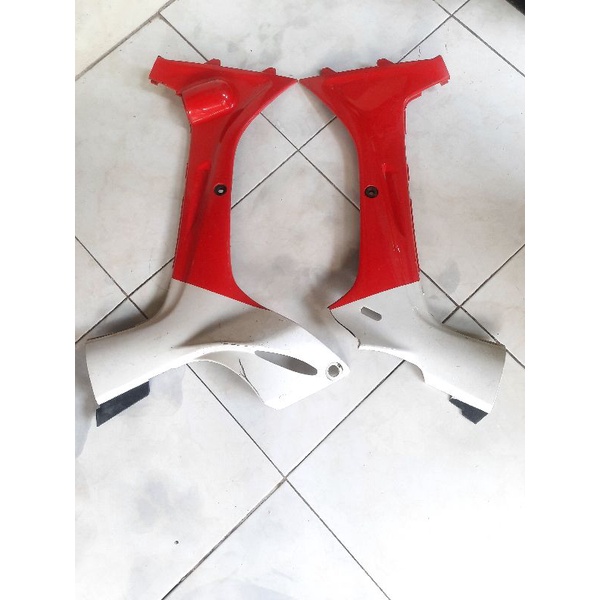 cover bodi sayap dalam yamaha Fiz R merah putih cat original