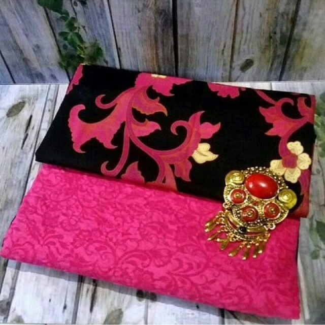 Kain batik hitam manis