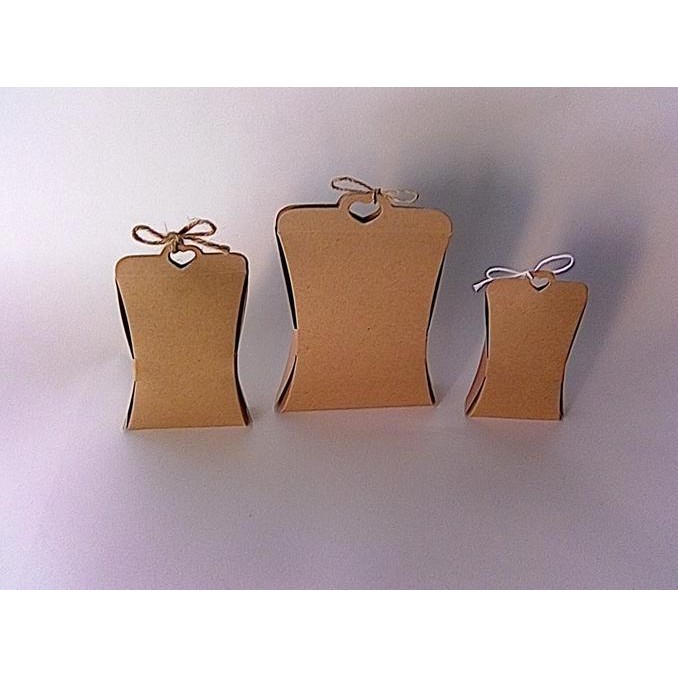 

Standing Pillow Box Sedang Dengan Tali, Ukuran 12,5 X 8,5 X 2,3 Cm