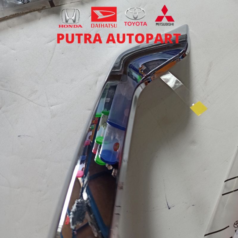 list chrome belakang bodykit innova venturer original