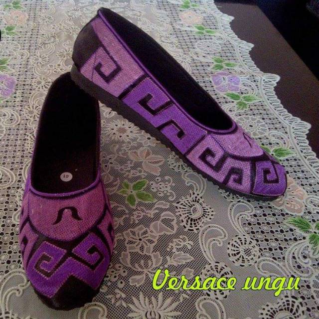 Sepatu Bordir wanita versace ungu