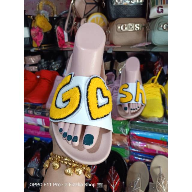 Sandal gosh