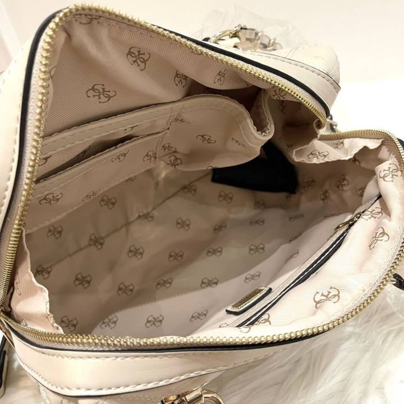 GUESSS Cessily quilted handbag