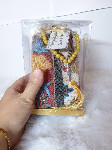 Parcel Souvenir Sajadah Tasbih Kartu Ucapan Kubus Mika Unik Oleh-Oleh Haji & Umroh