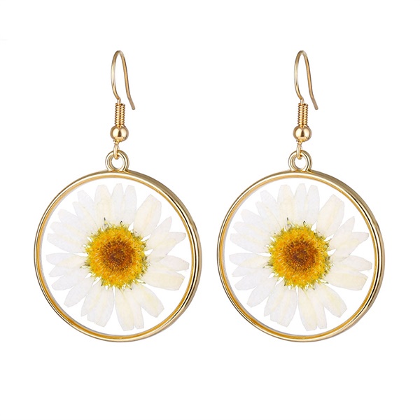 Anting Drop Bentuk Bunga Daisy Kering Bahan Resin Transparan Gaya Bohemian Untuk Wanita