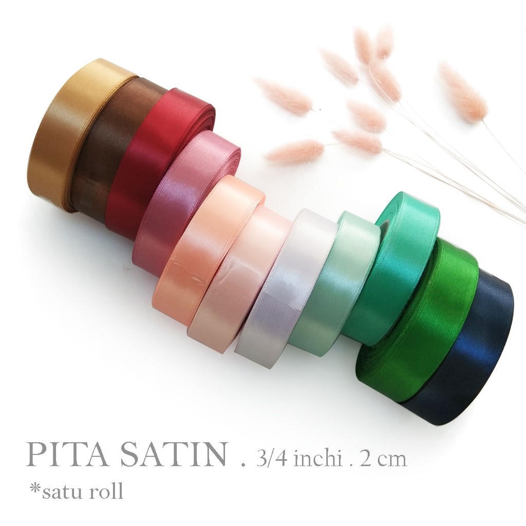 

2 Roll Pita Satin 2 Cm Atau 3/4 Inchi Hiasan Kardus Panjang 20 Meter 22 Yard