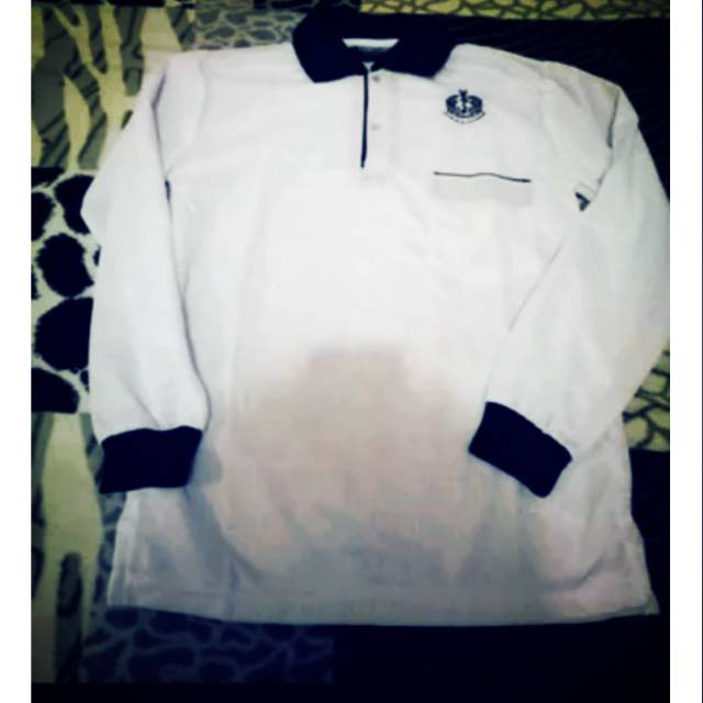 Satu stel baju olahraga TNI AL PORAL