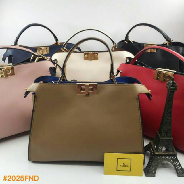 Fendi Peekaboo Essentially #2025FND