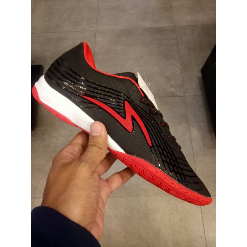 Specs Accelerator Infinity 19 IN Black Red 400959 Sepatu Futsal Original