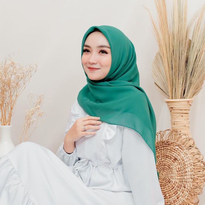 JM Kerudung Segi Empat Polos "Warna Hijau" / Hijab Segi Empat Polos - Green Tosca