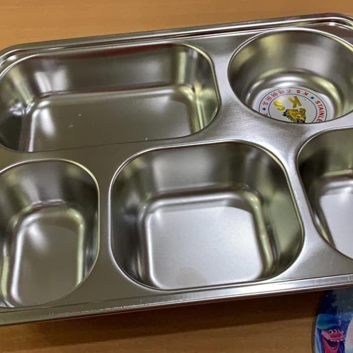 tray makan lubang 5 dengan tutup