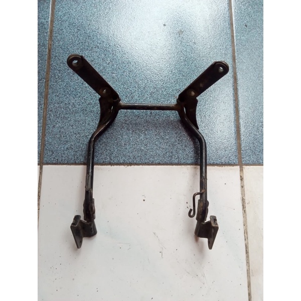 Breket Bracket Visor Lampu Depan Honda Megapro Primus Original