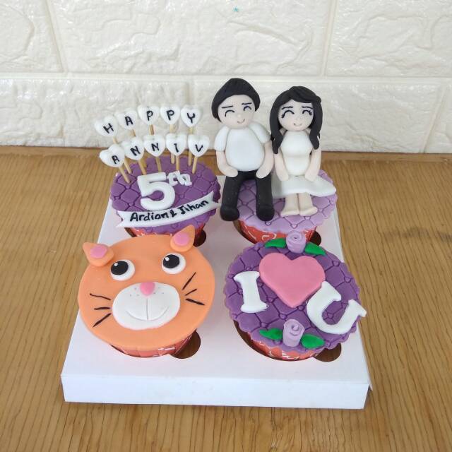 

CUPCAKE CUSTOM 4 Pcs | CUPCAKES FONDANT