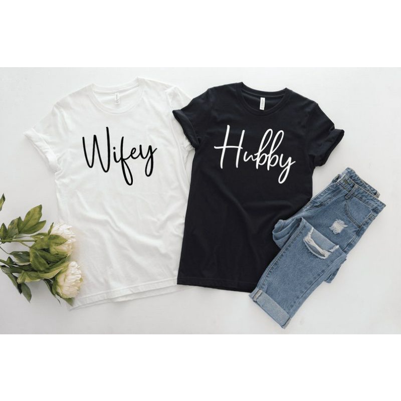 (M - 6XL) Kaos Hubby Wifey Shirt (Satuan/1 Kaos) BIG SIZE OVERSIZE Hubs Wife Just Married For Couple Anniversary Groom Bride Boys Girls