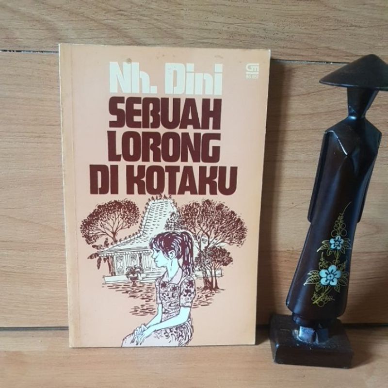 sebuah lorong di kotaku by Nh. dini