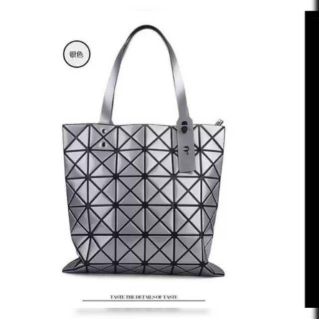 ISSEY MIYAKE TOTE BAG GREY/ TAS WANITA TERBARU ISSEY MIYAKE 2019 (GREY)