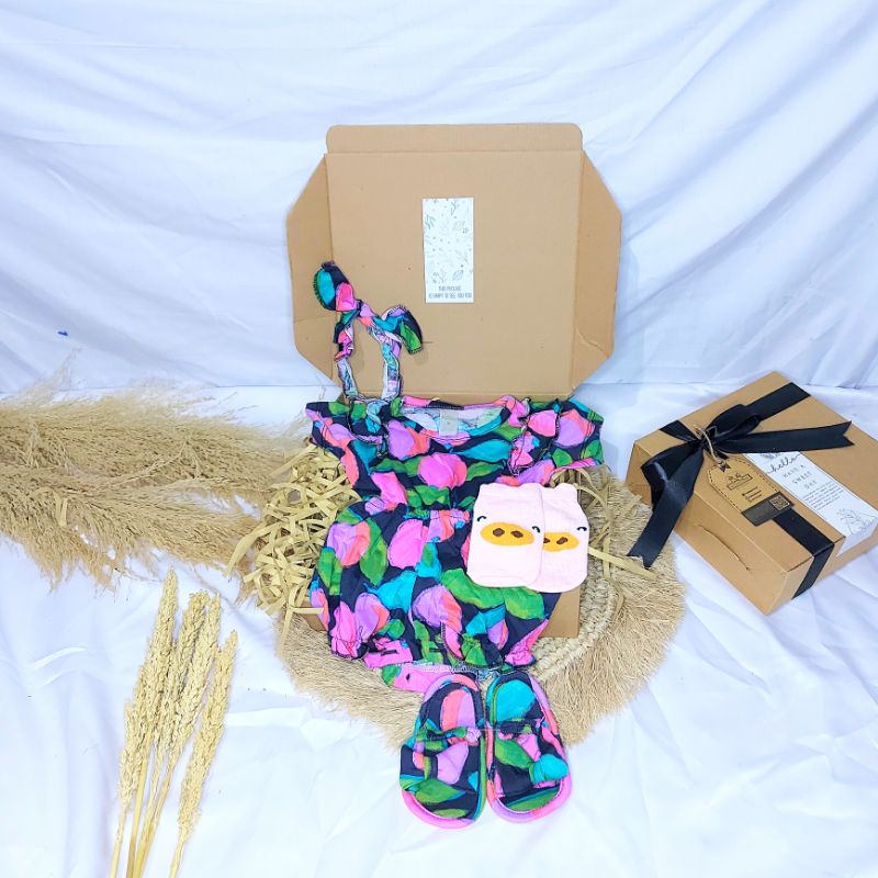 KADO BAYI | HAMPERS BAYI | JUMPER BAYI | JUMPSUIT BAYI | DRESS BAYI PEREMPUAN | BAJU BAYI LAKI LAKI | HAMPERS BAYI NEWBORN | HAMPERS BABY BOY | HAMPERS BABY GIRL | SETELAN ANAK LAKI LAKI | SETELAN ANAK PEREMPUAN | BABY GIFT | PARCEL NEWBORN | KADO LAHIRAN-abstrakcircle+sandal