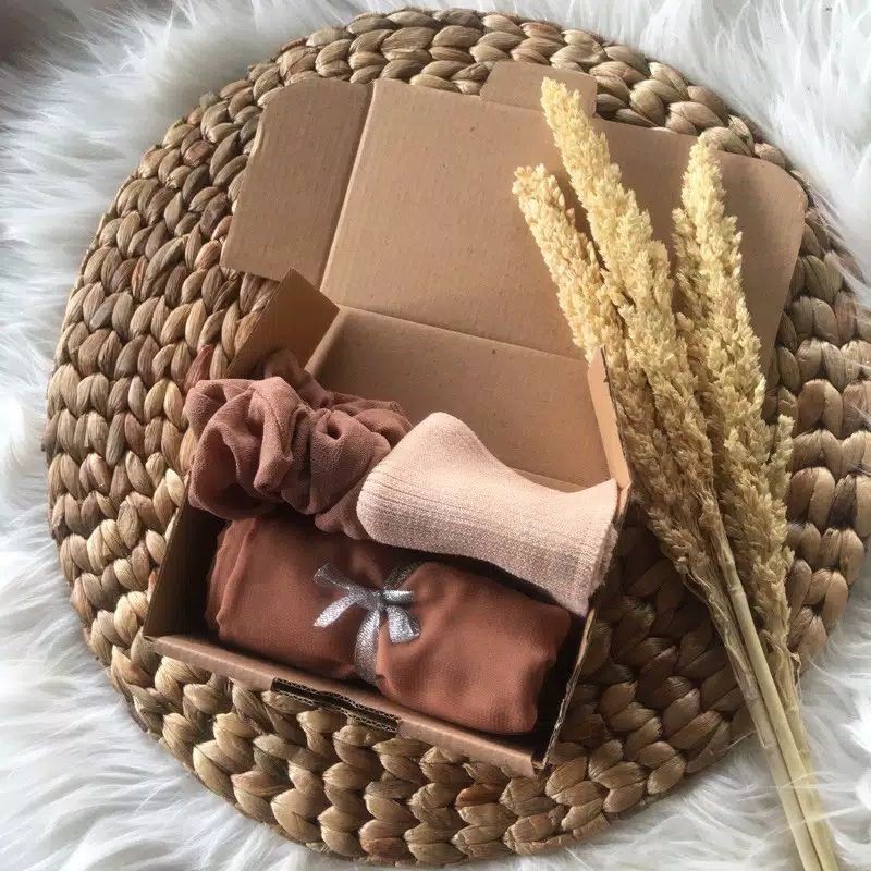 

Hampers gift bella square /Hampers hijab simple