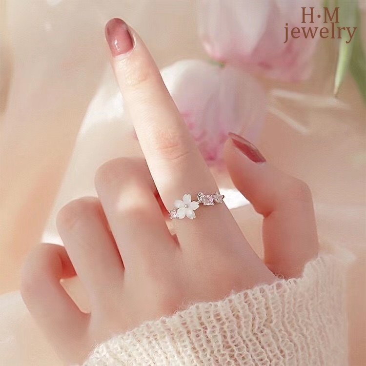 Cincin Bentuk Bunga Sakura Aksen Berlian Gaya Simple