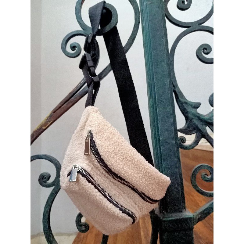 Preloved Waistbag Stradivarius Original