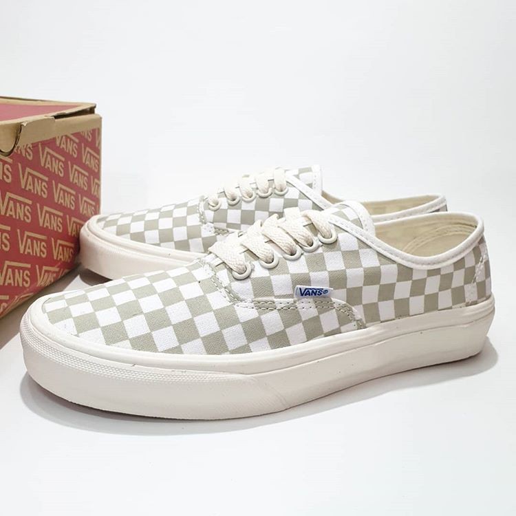 vans authentic checkerboard marshmallow