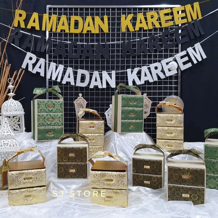 

Aksesoris box cantik kue kering hampers lebaran idul fitri emas - S