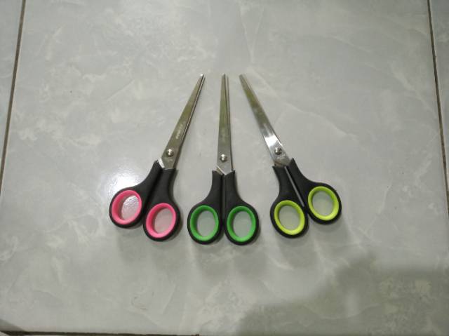 Gunting Baja Sedang Lubang Gagang Karet Stainless Steel M2000 Scissors