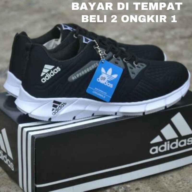 Sepatu sneakers olahraga