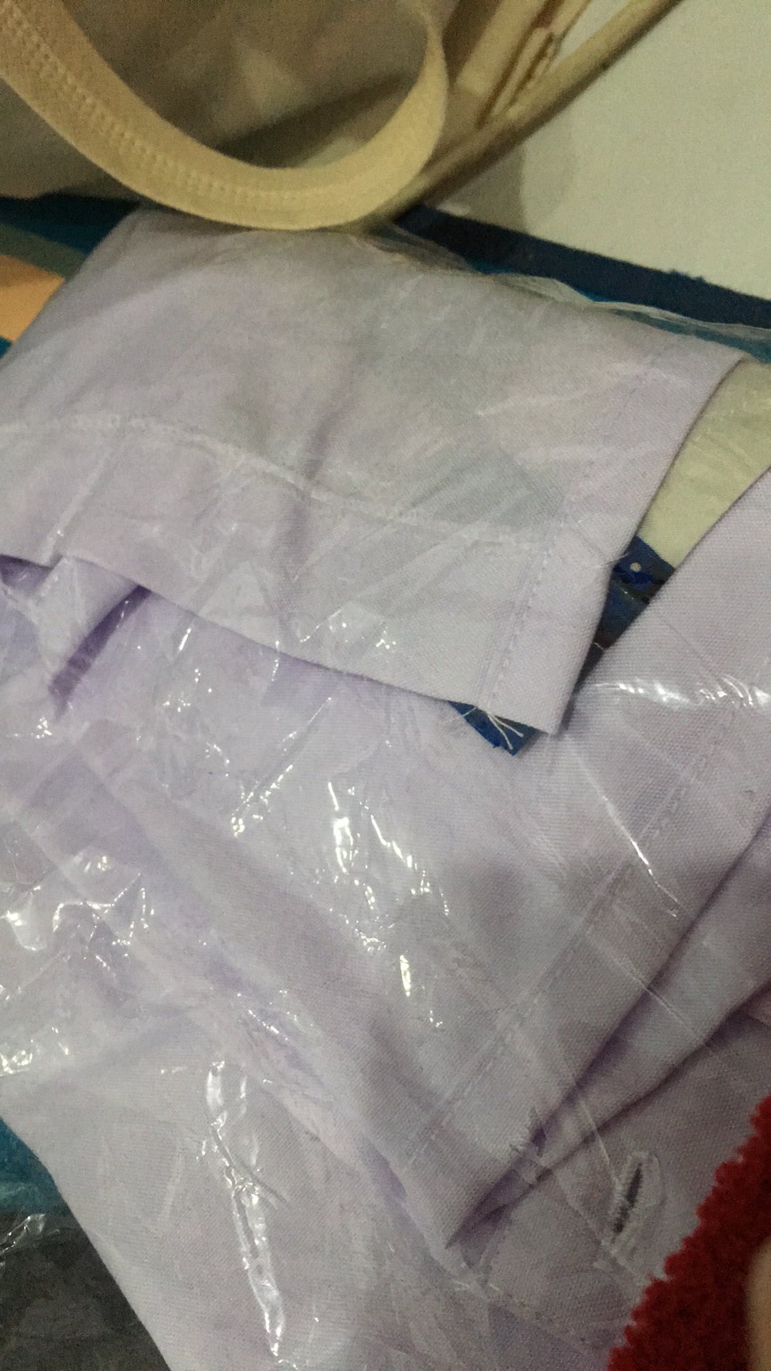 Aeri Tunik Asimetris Giwang Puting