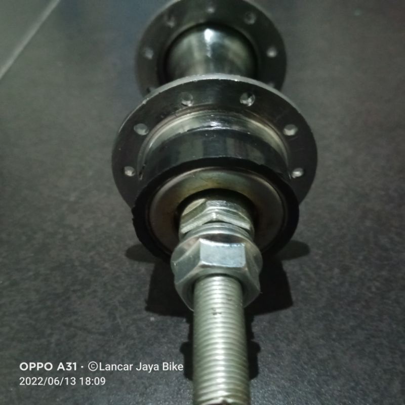 Hub/Bosh sepeda lubang 20 biasanya dipakai untuk velg 16 inch