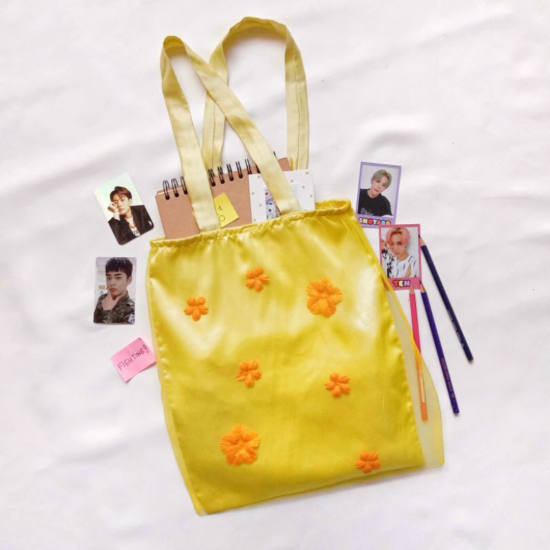 Totebag Satin Handmade Bunga Lucu Glossy Murah Kualitas Bagus High Quality | Galosa Yellow