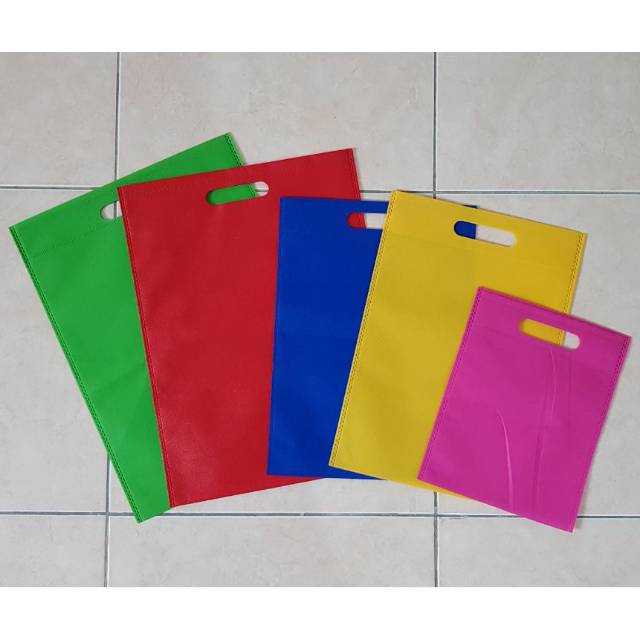 

GOODIE BAG TAS SPUNBOND GROSIR (TAS SOUVENIR, HAMPERS, WEDDING, ULANG TAHUN, ONLINE SHOP, KANTOR)