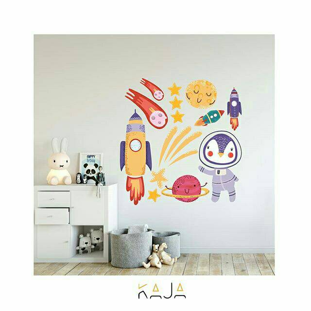 STIKER DINDING KAMAR ANAK MOTIF PINGUIN LUAR ANGKASA STIKER VINYL / WALLDECAL WALL DECAL / BK010