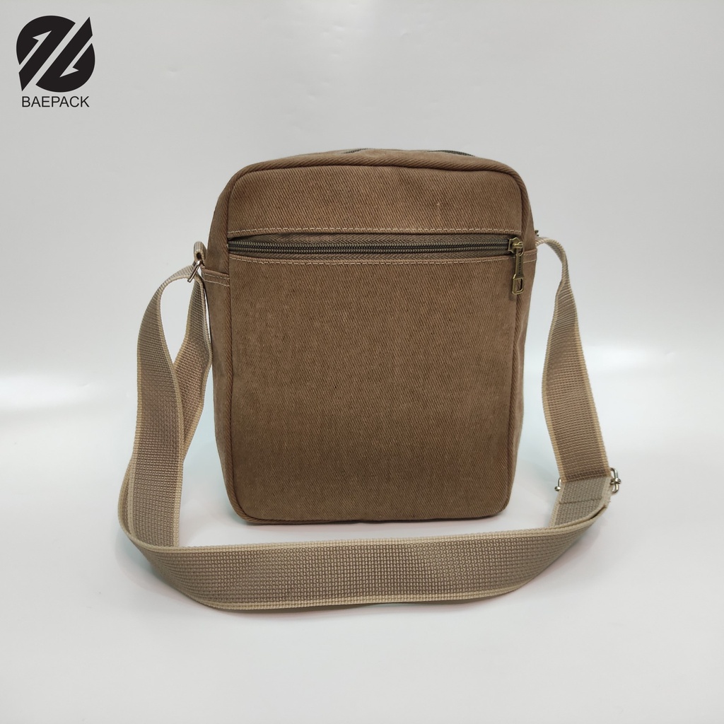 Baepack Tas Selempang Kanvas Pria Dengan Lubang Headset Brandon Cokelat Muda / Tas Bahu Cowok / Original Baepack Produsen Lokal Bandung