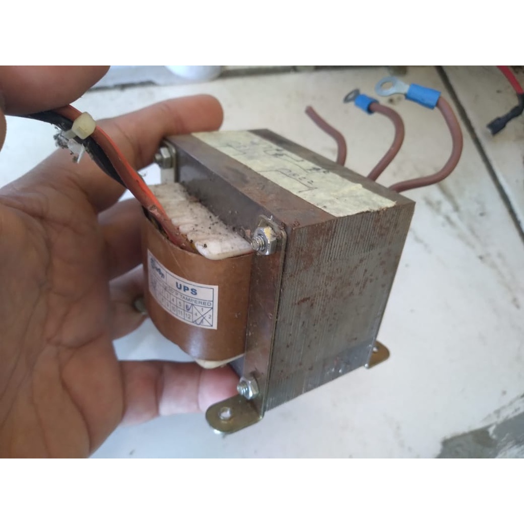 travo bekas ups  1 baterai 12v 4ah 7ah  tertulis di ups 600va 650va