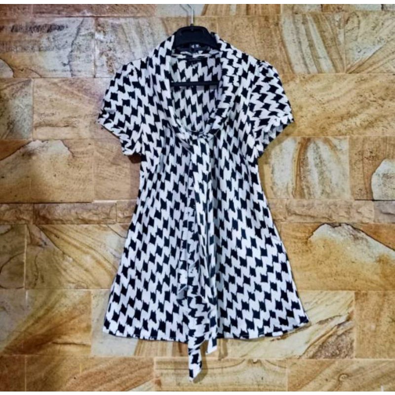 Blouse motif_The Executive ( Preloved )