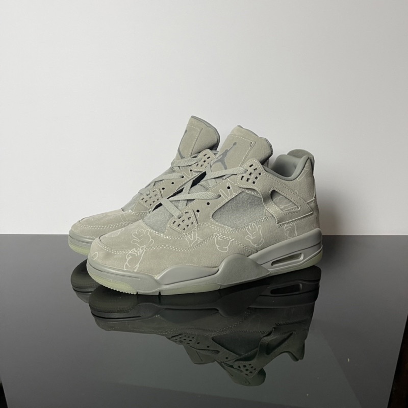 kaws x jordan 4
