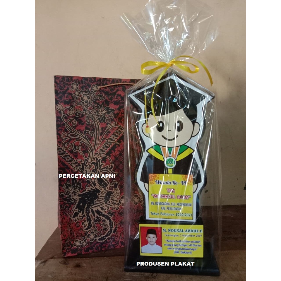 Grosir Vandel Plakat Kayu Premium untuk Hadiah Wisuda Sekolah anak SMP SMA TPQ