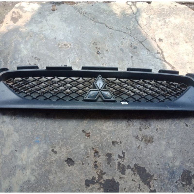 Grill Mitsubishi Outlander original