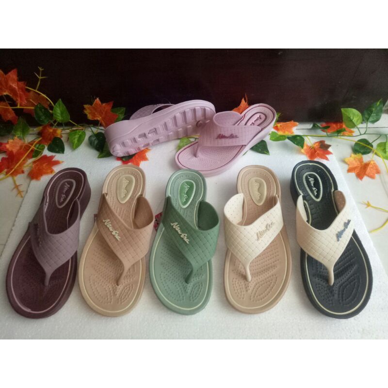 Sandal Jepit Wanita Karet Wedges New Era 70171